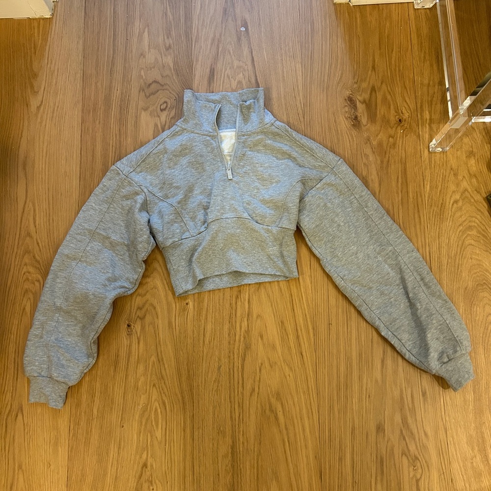ALO Yoga Gray Cropped Quarter-Zip Pullover
